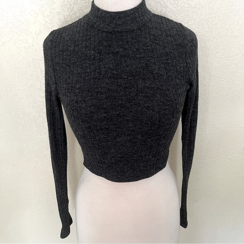 Crop Sweater 🖤